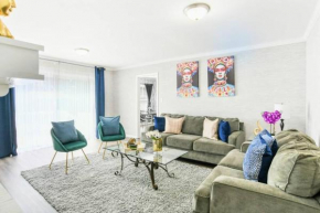 5 Mins from Airport family friendly home